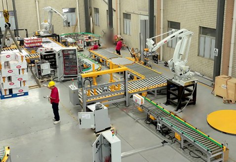 纸箱机器人码垛在线缠绕包装线